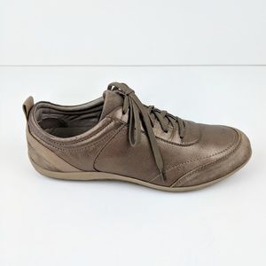 Vionic | Willa Bronze Metallic Orthaheel Sneaker